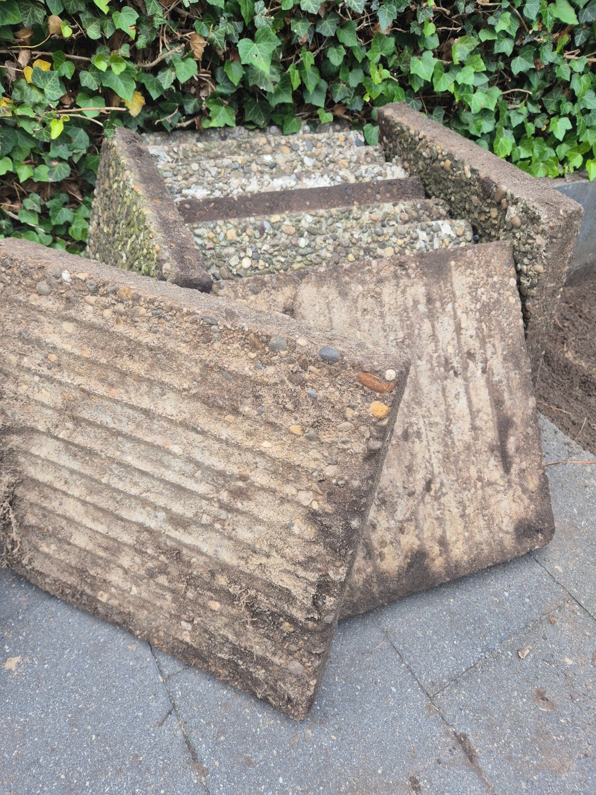 Grindtegels. Gratis 19 stuks 50 x 50, Ophalen of Verzenden, Gebruikt, Beton, Terrastegels