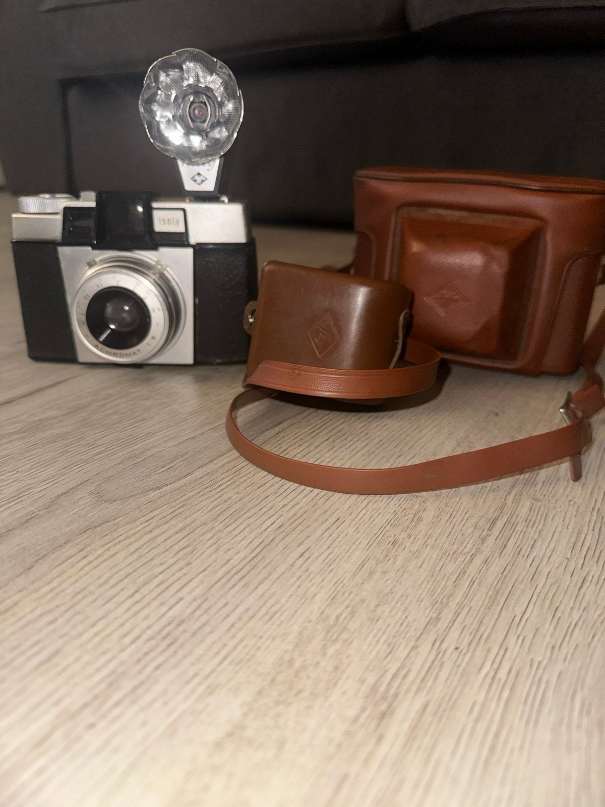 Agfa Isoly 1 camera met leren tas en flitser, Audio, Tv en Foto, Ophalen of Verzenden, Gebruikt, Compact, Overige Merken