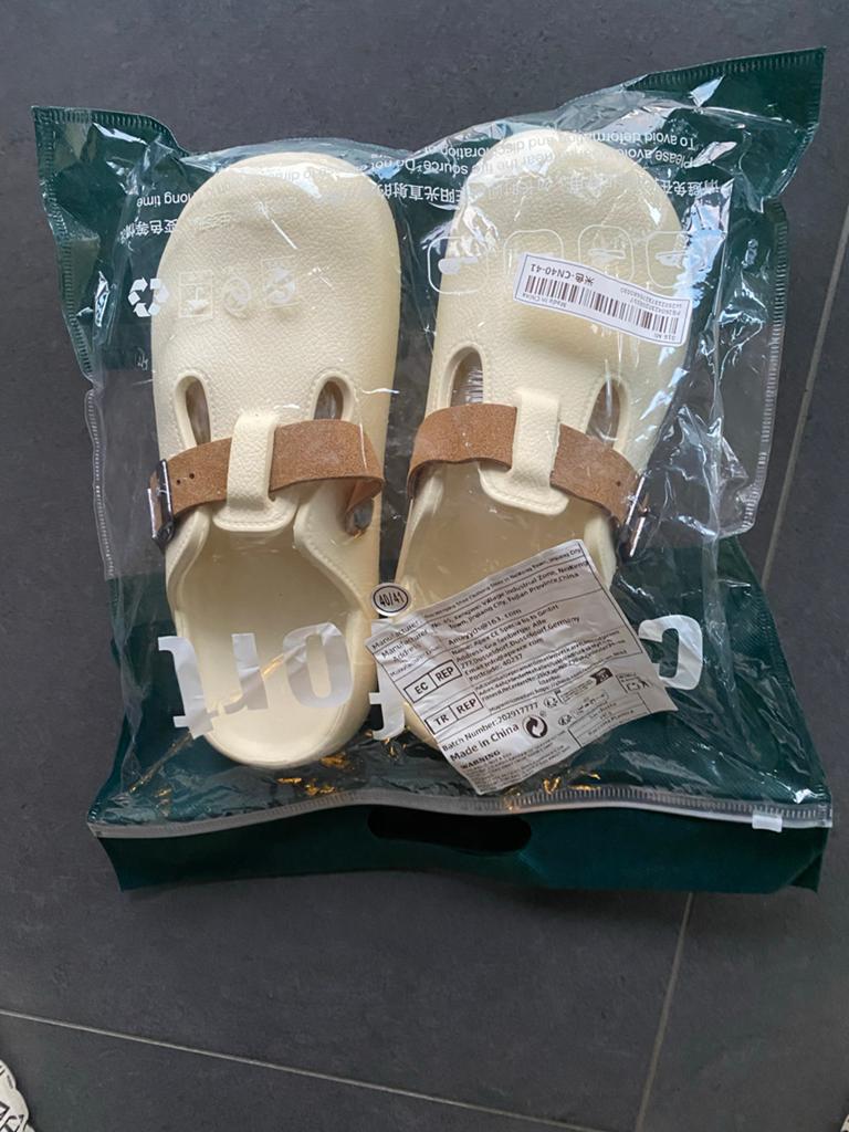 Comfortabele Klompen / Bad Slippers Maat 39, Kleding | Dames, Schoenen, Slippers, Beige, Nieuw, Ophalen of Verzenden