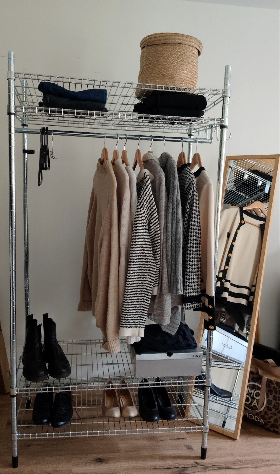 Multi-Format Clothing Rack with Shelves - Rek, Huis en Inrichting, Gebruikt, Met plank(en), Metaal, 150 tot 200 cm