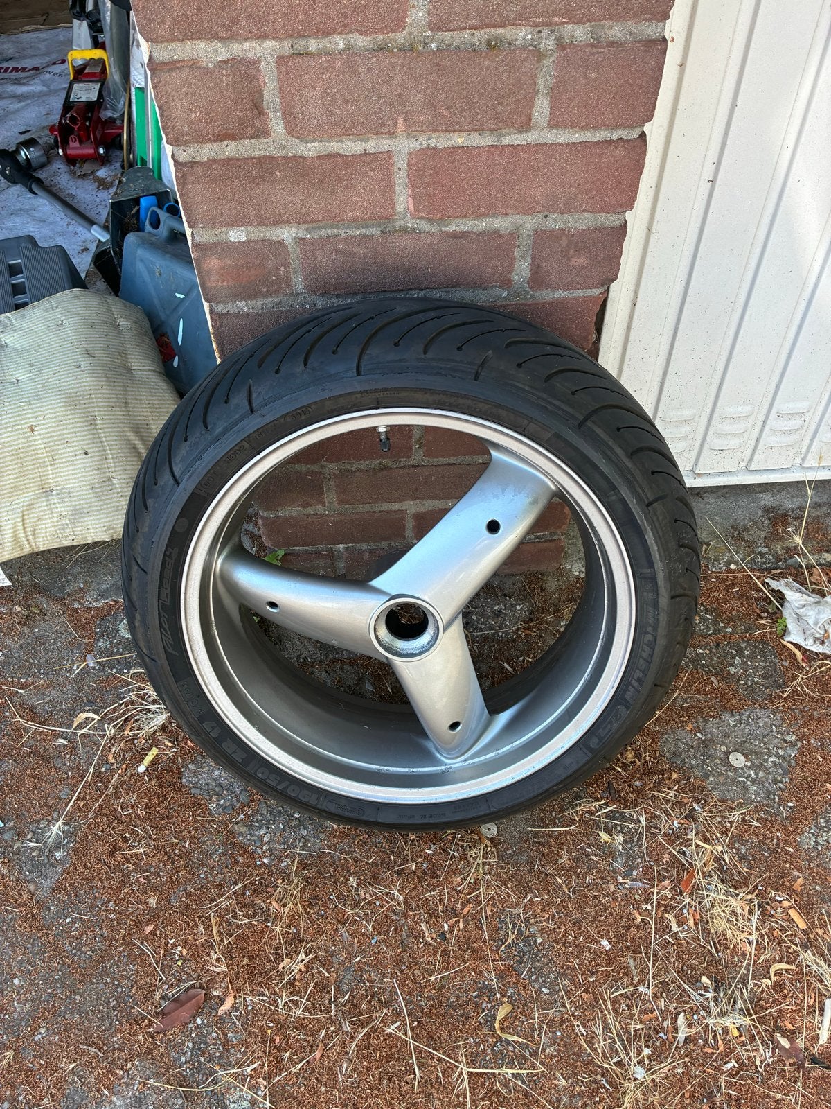 Triumph motorfiets achterwiel met Michelin band, Motoren, Ophalen, Gebruikt