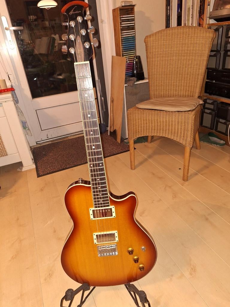 Ovation VXT hybride elektrisch-akoestische solidbody gitaar, Ophalen of Verzenden, Zo goed als nieuw, Semi-solid body, Overige merken