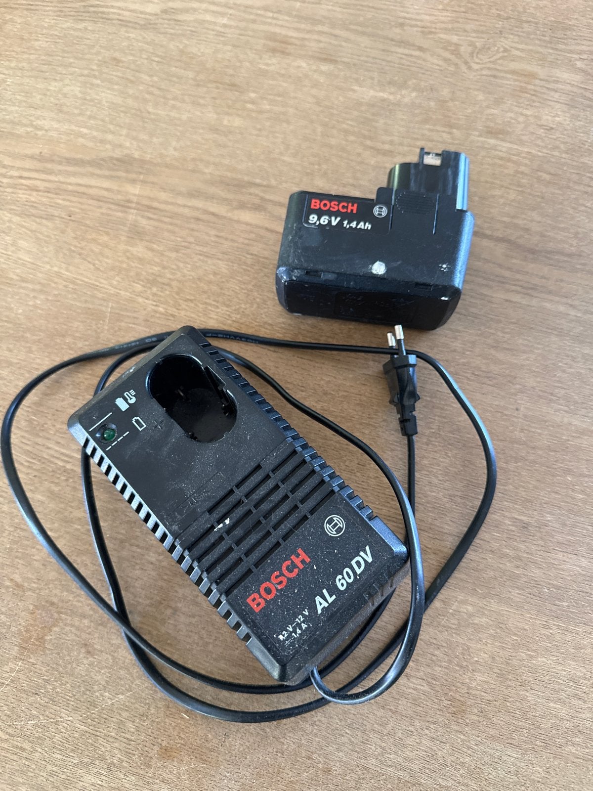 Bosch AL 60 DV Oplader met 9,6V Accu, Ophalen of Verzenden, Gebruikt, Overige typen