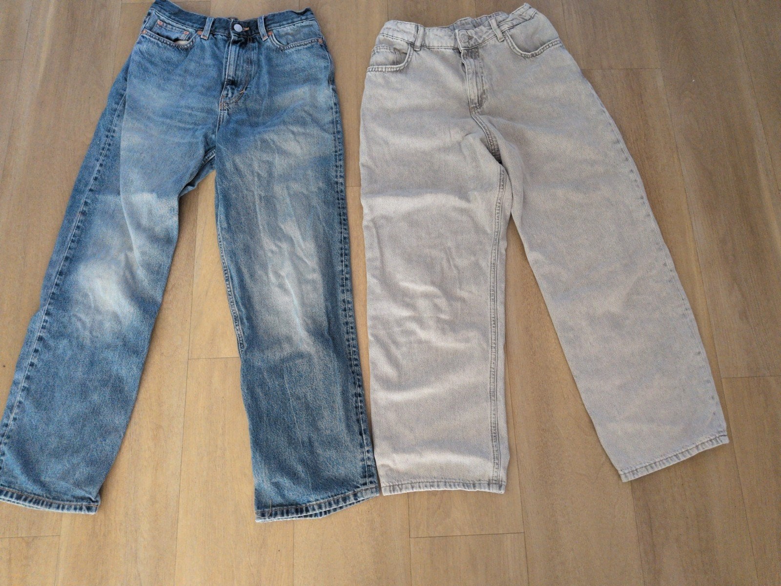 Zara en Weekday jeans maat 164 / 26/30, Kleding | Dames, Broeken en Pantalons, Gedragen, Maat 34 (XS) of kleiner, Grijs, Lang