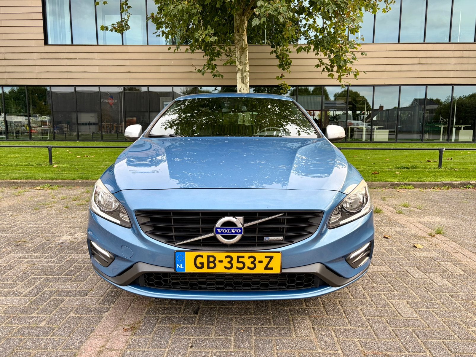 Volvo V60 T3 150 pk R-Design 2015 | Automaat | Trekhaak, Auto's, 1596 cc, 4 cilinders, Blauw, Particulier