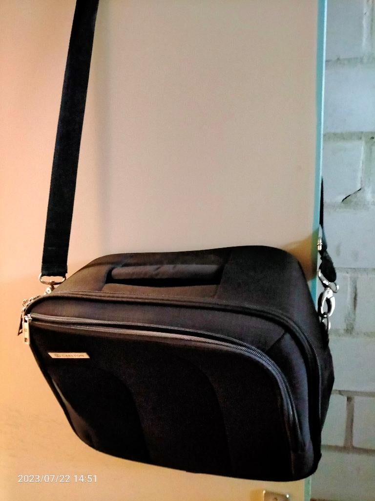 Zwarte Schouder tas van Carlton, 30 cm of meer, Zwart, Minder dan 35 cm, Ophalen of Verzenden