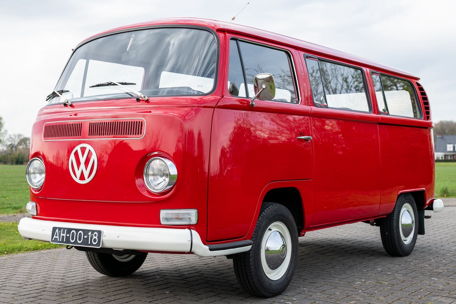 Te koop: VW T2a, 1969, 9 persoons, ex brandweer, nieuwstaat, Auto's, Oldtimers, Achterwielaandrijving, Overige carrosserieën, Handgeschakeld