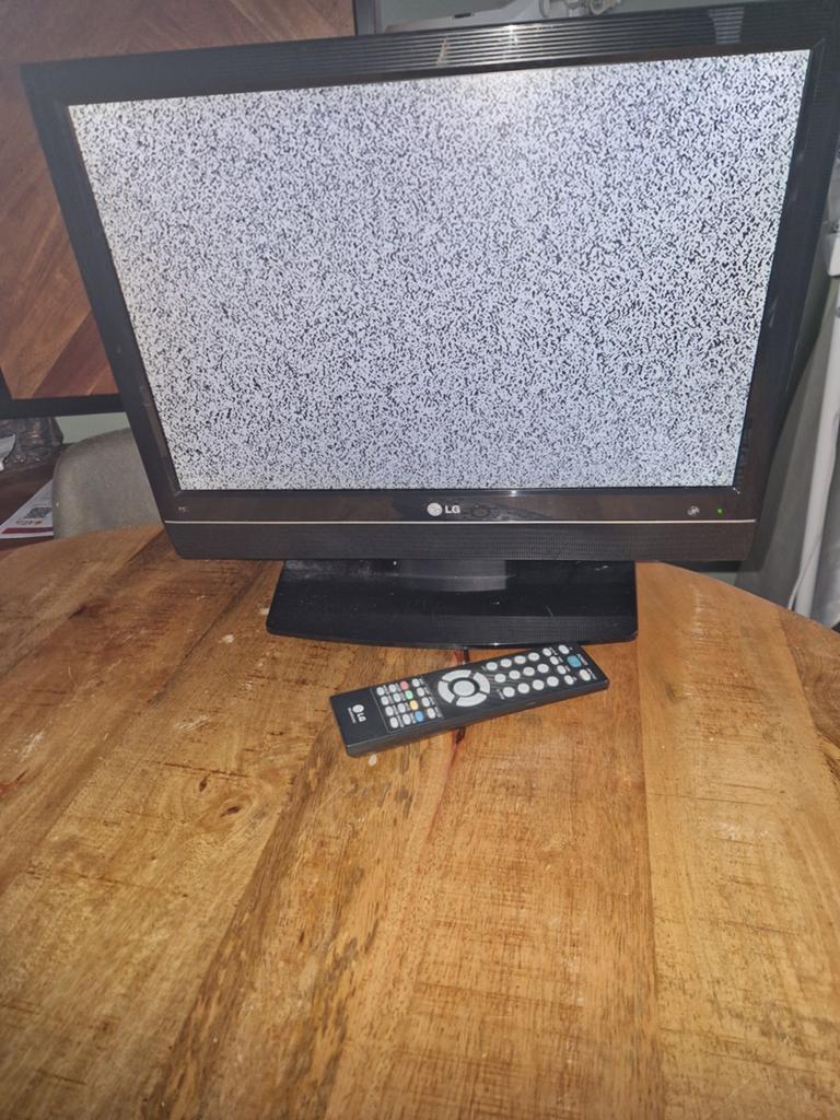 LG lcd type  19ls4r, 50 Hz, Ophalen of Verzenden, LG, Niet werkend