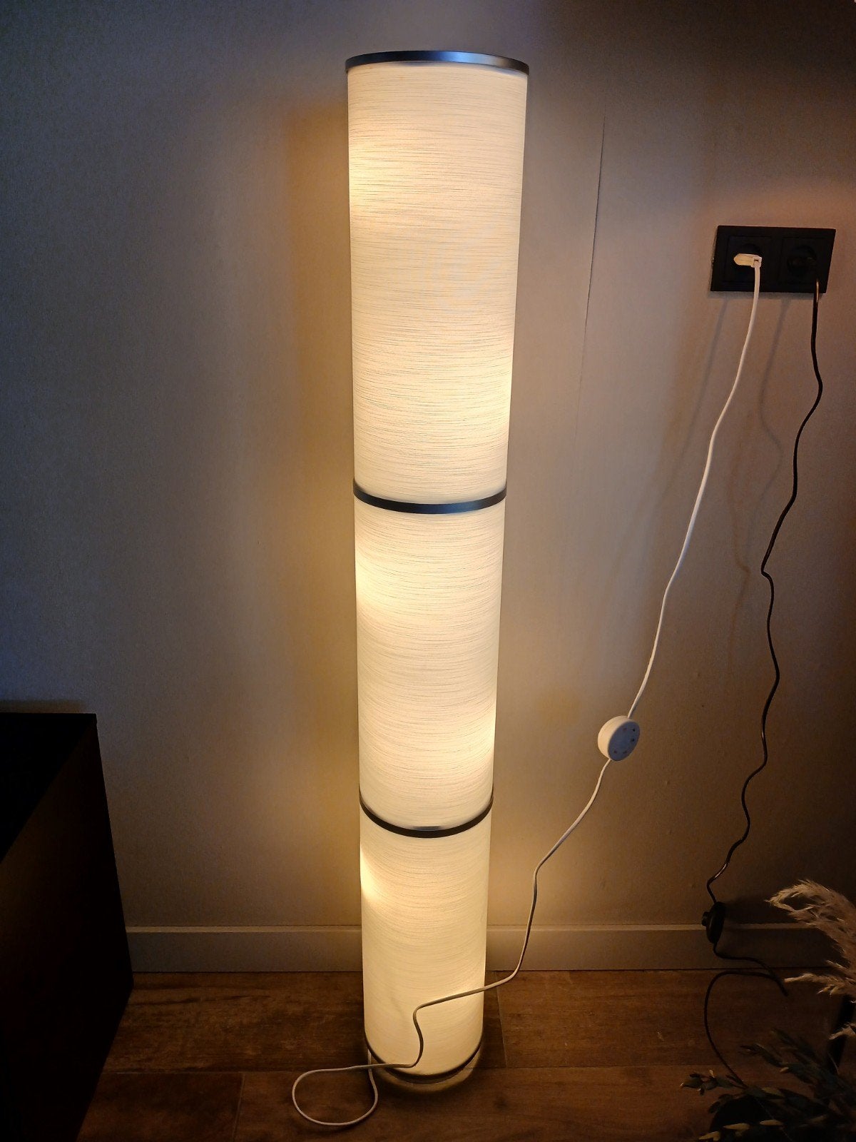 Moderne witte vloerlamp - sfeervolle verlichting, Huis en Inrichting, Ophalen, Gebruikt, 100 tot 150 cm, Modern