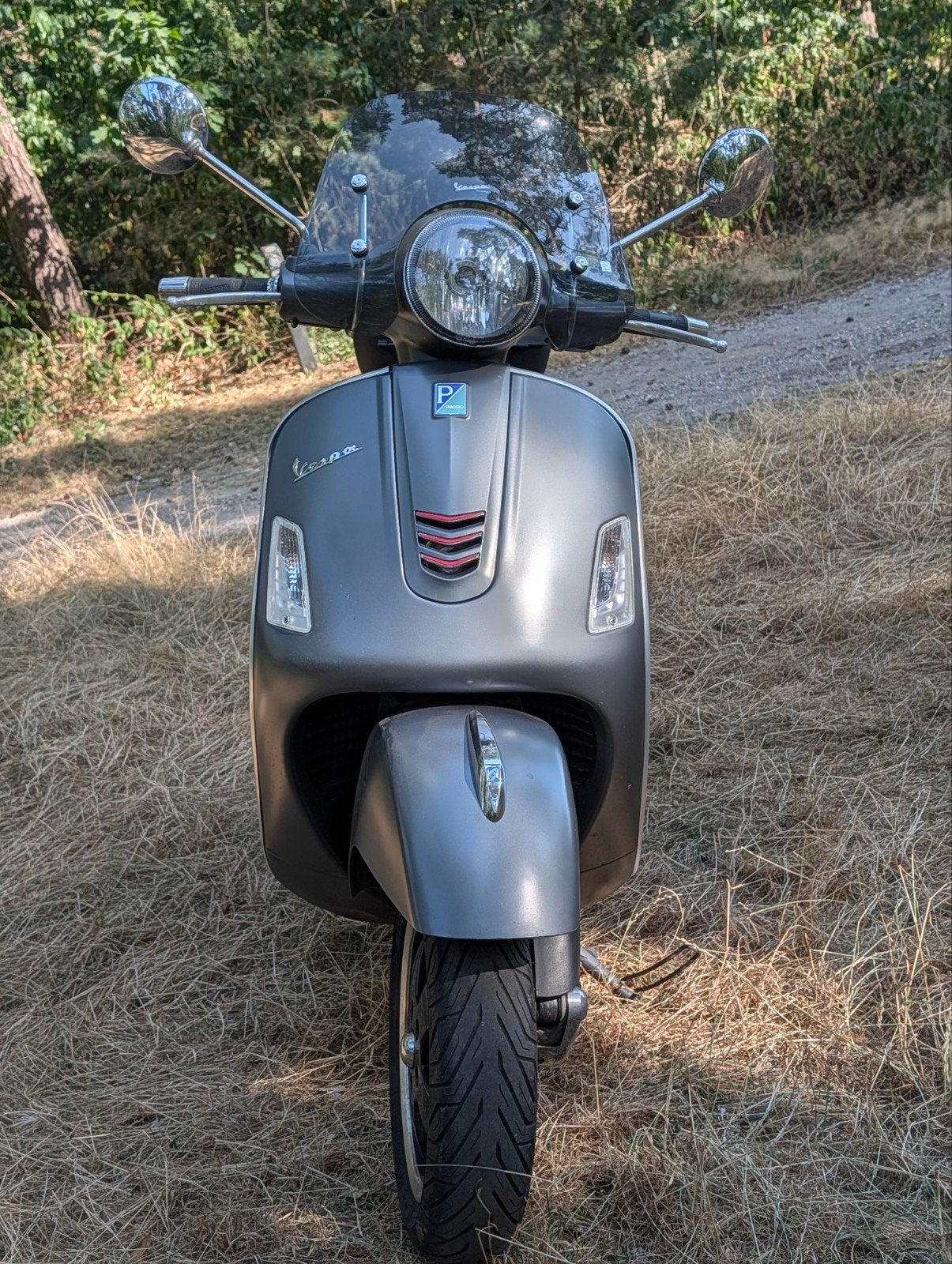 Vespa GTS 300 Super Sport (Mat Antraciet) + Zwarte Akrapovič, Scooter, Particulier, Minimaal motorrijbewijs A2, Automaat