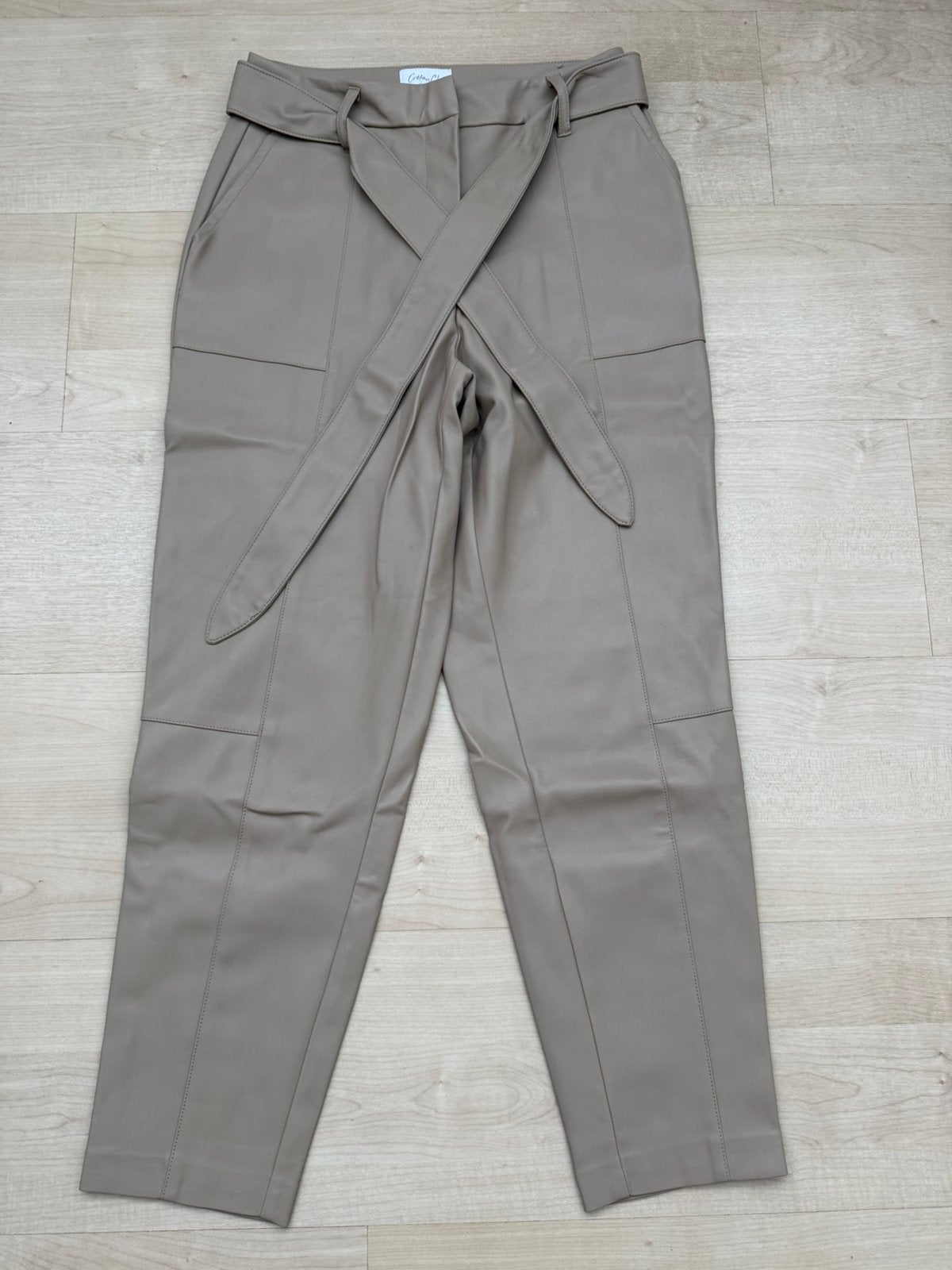 Beige leren/ leerachtige broek met ceintuur van Cotton Club, Maat 38/40 (M), Beige, Ophalen of Verzenden, Zo goed als nieuw