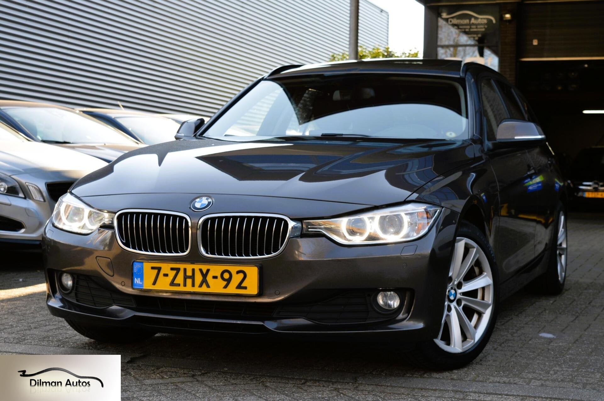BMW 3-serie Touring 316i High Executive/Leder/Pano/Navi/Pdc!, Auto's, Gebruikt, 4 cilinders, Leder, Handgeschakeld