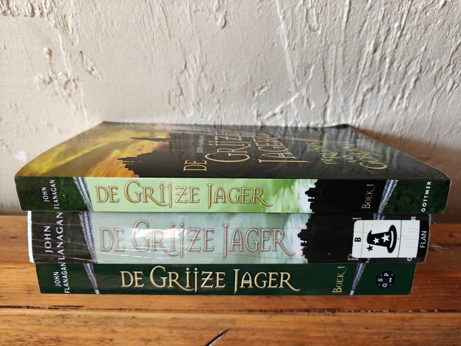 3 Versies van De Grijze jager, deel 1., Boeken, Ophalen of Verzenden, Zo goed als nieuw