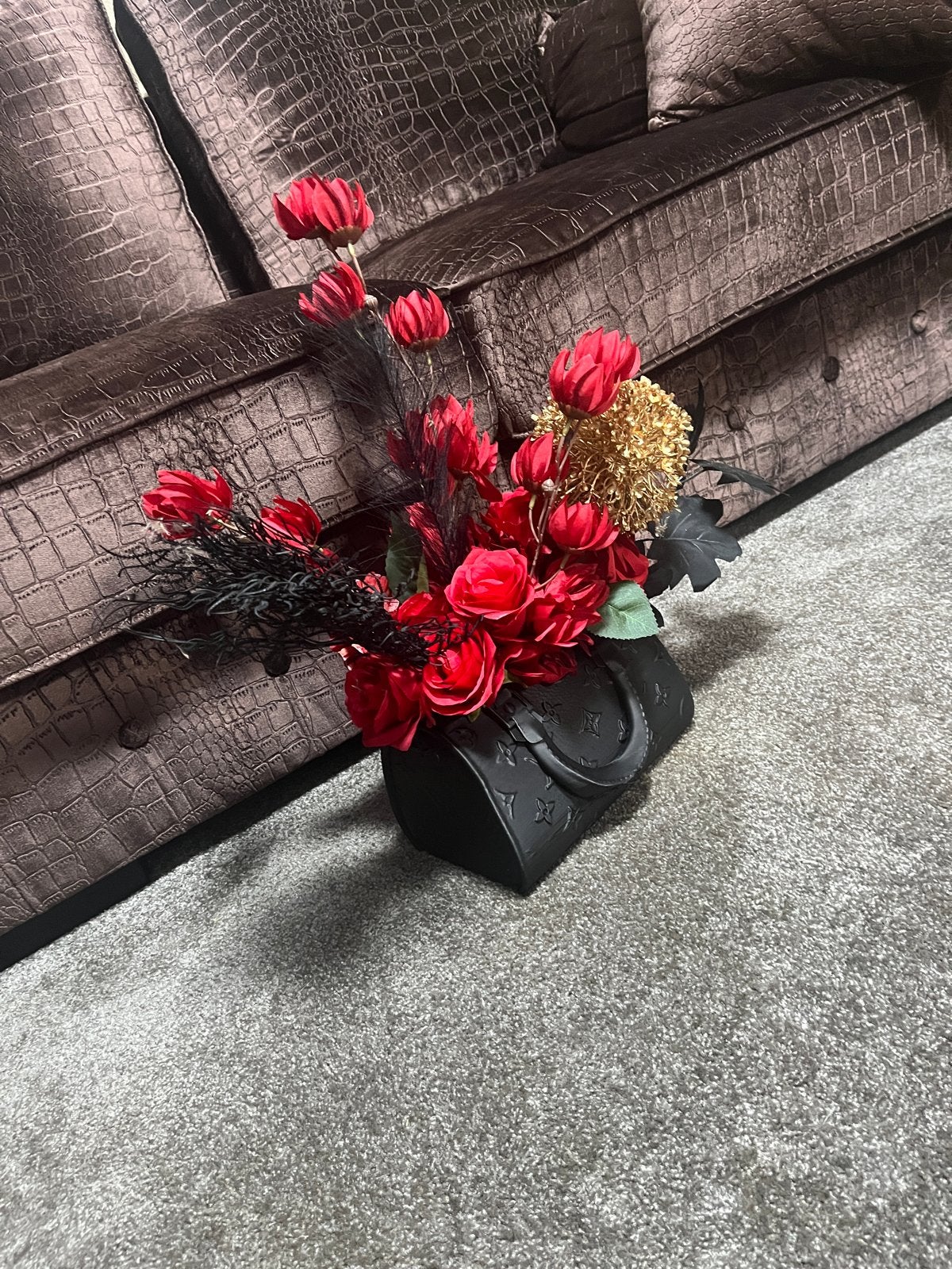 Stijlvolle tas-vaas met rood boeket - Luxe eyecatcher, Zwart, Nieuw, Ophalen of Verzenden, 3D-geprint