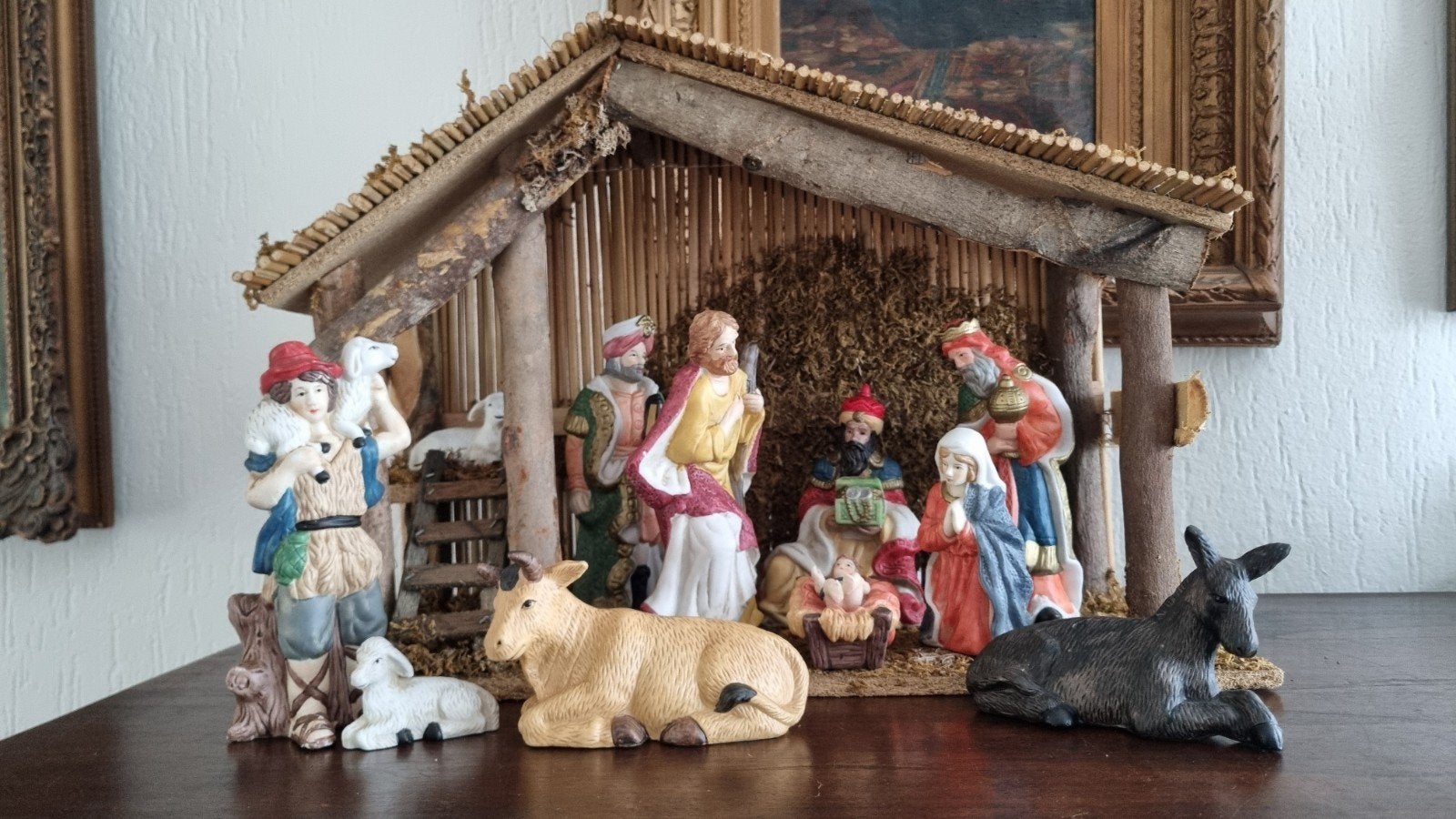 Kerststal met 11 beelden.  Gemaakt van biscuit porselein, Diversen, Ophalen of Verzenden