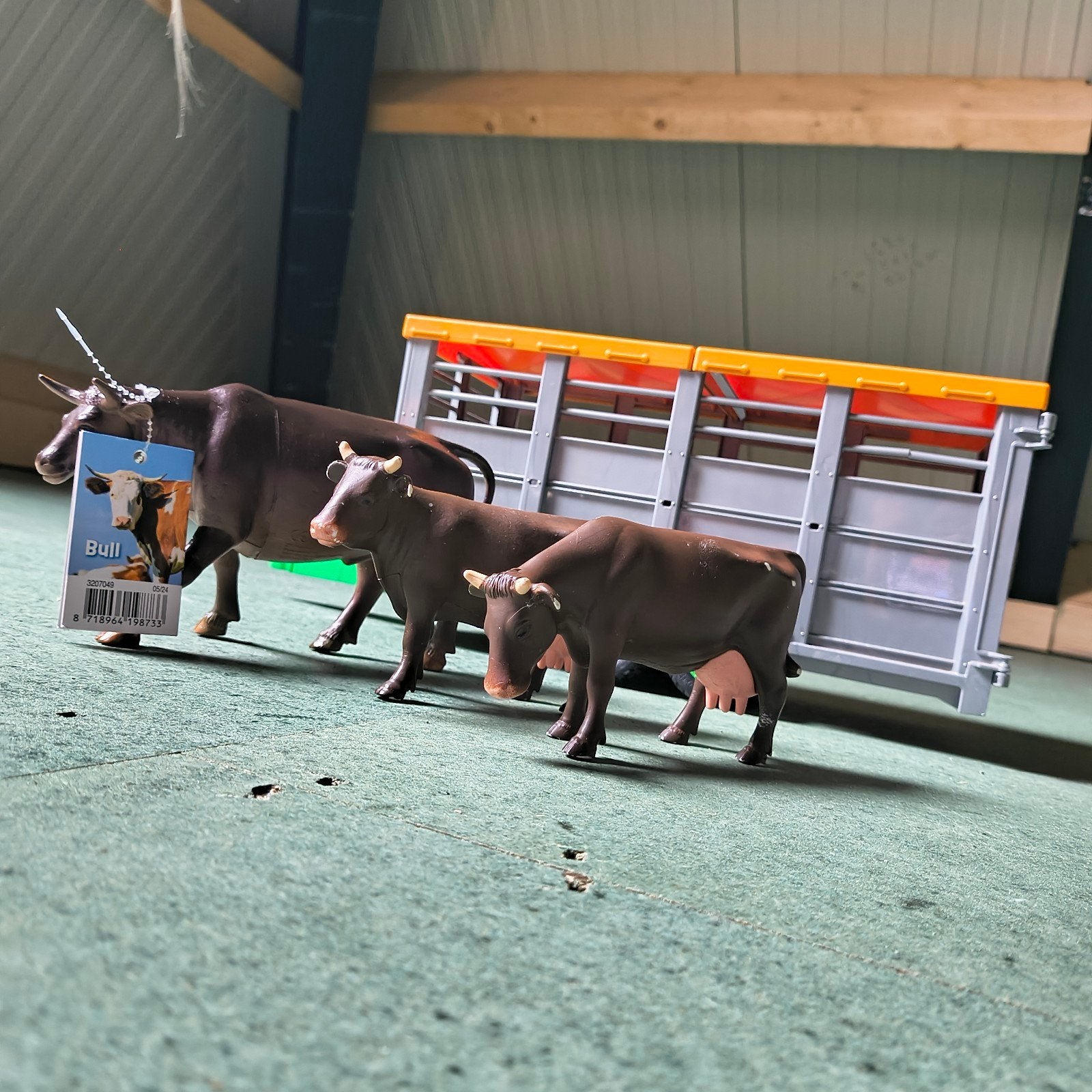 Bruder veetrailer veewagen met 1 stier en 2 koeien, Ophalen of Verzenden, Gebruikt
