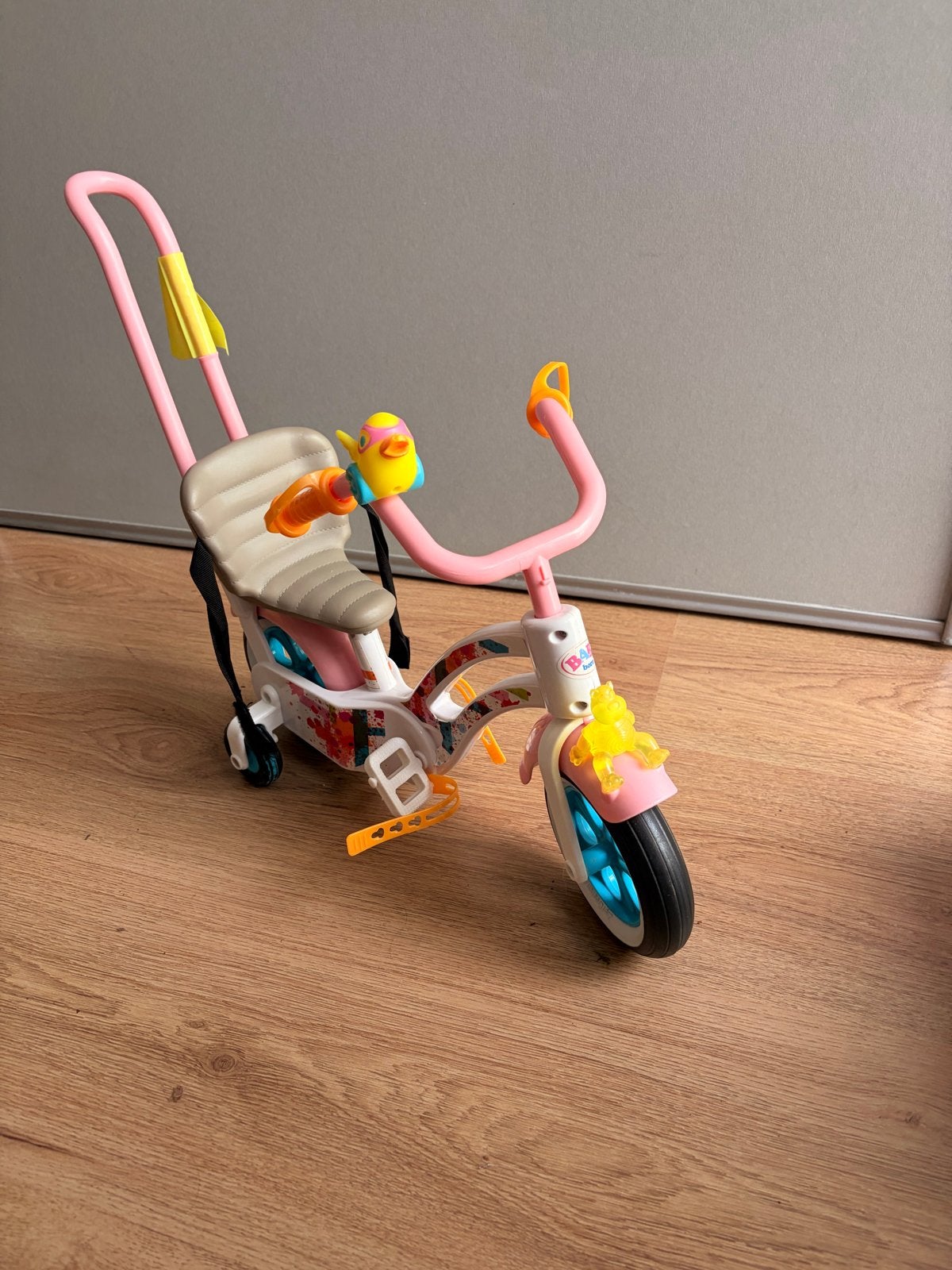 BABY born driewieler met duwstang en helm, Ophalen, Gebruikt
