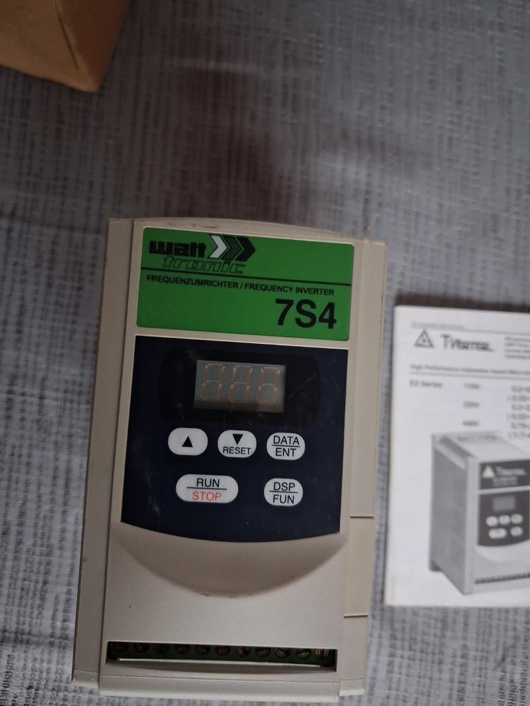 Frequentieregelaar 230V 1 fase naar 3 fase 0,75KW - Nieuw, Ophalen of Verzenden