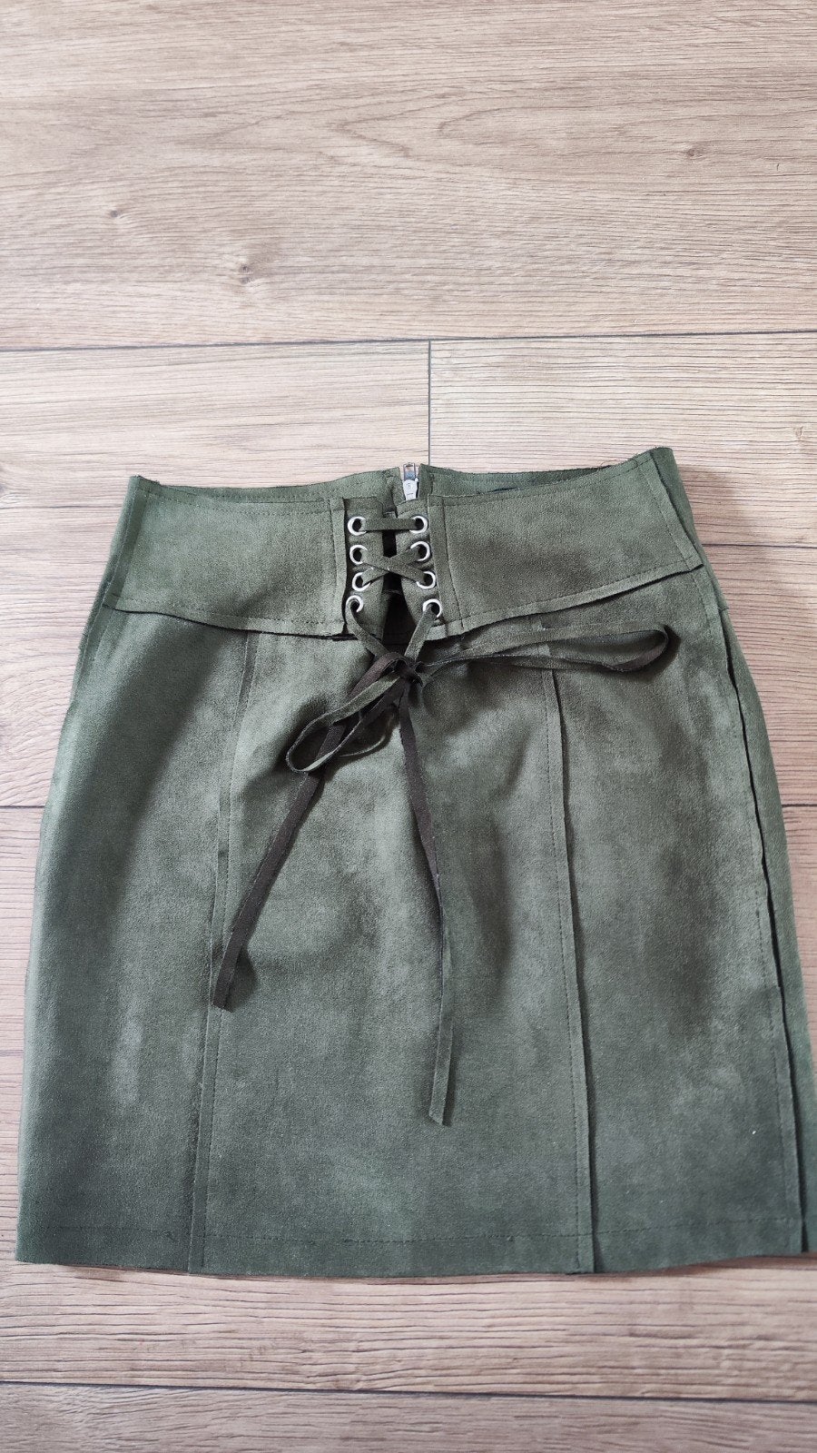 Groen suède-look rokje met vetersluiting - Maat S, Kleding | Dames, H.T. Woman Collection, Ophalen of Verzenden, Zo goed als nieuw