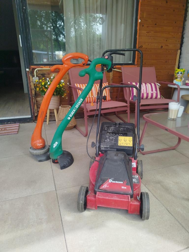Grasmaaier en 2 grastrimmers - Yard Machines, Black&Decker, Tuin en Terras, Cirkelmaaier, Gebruikt, Elektrische grasmaaier, 30 t/m 39 cm