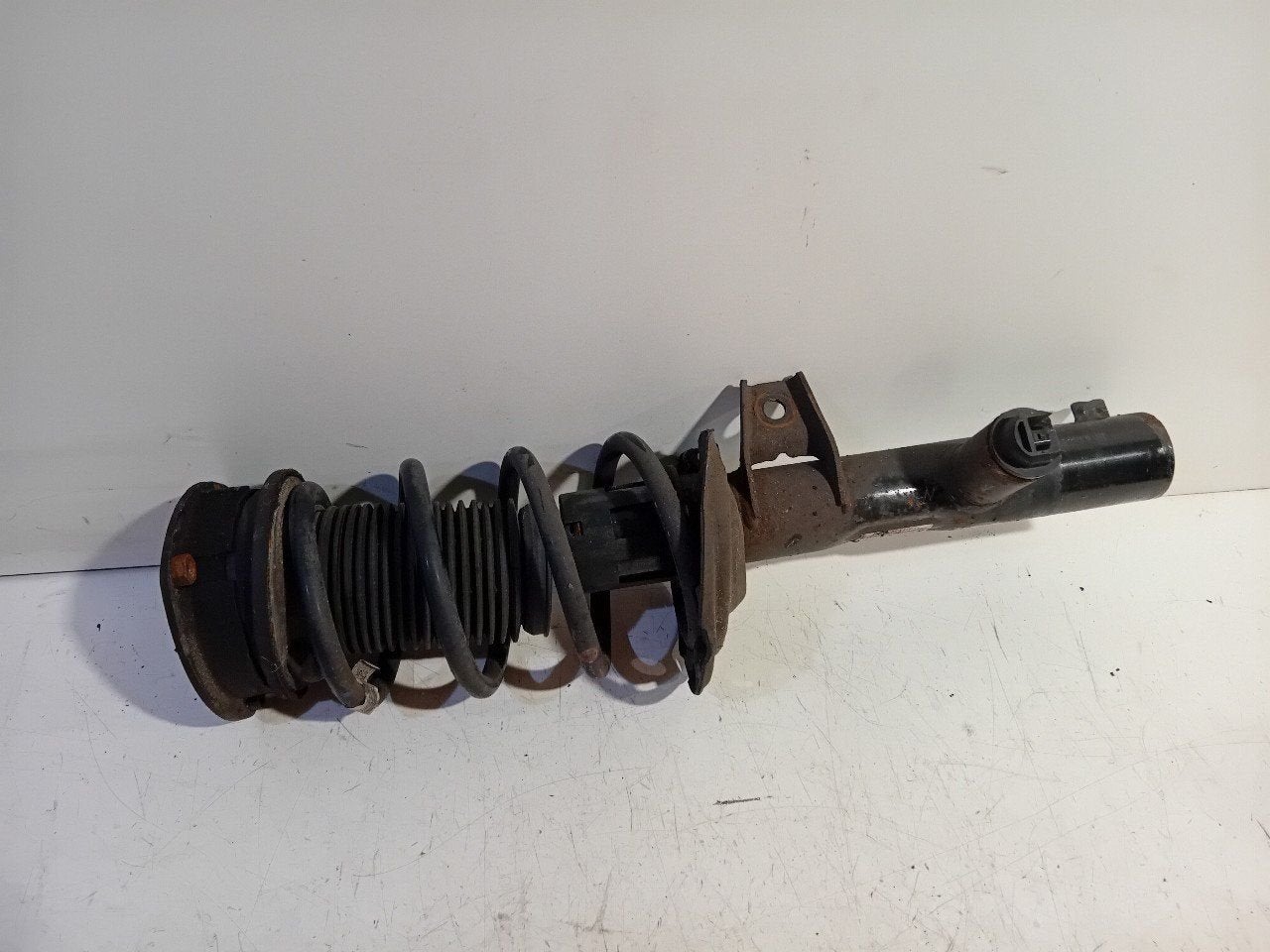 Veerpoot links voor Seat Leon, Onderdelen@venauto.nl, Van der Ven Autorecycling B.V., Gebruikt, Ettenseweg 76, 4706 PB Roosendaal, The Netherlands