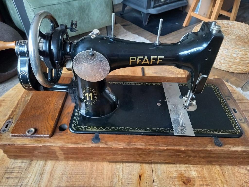 Pfaff handnaaimachine, Ophalen