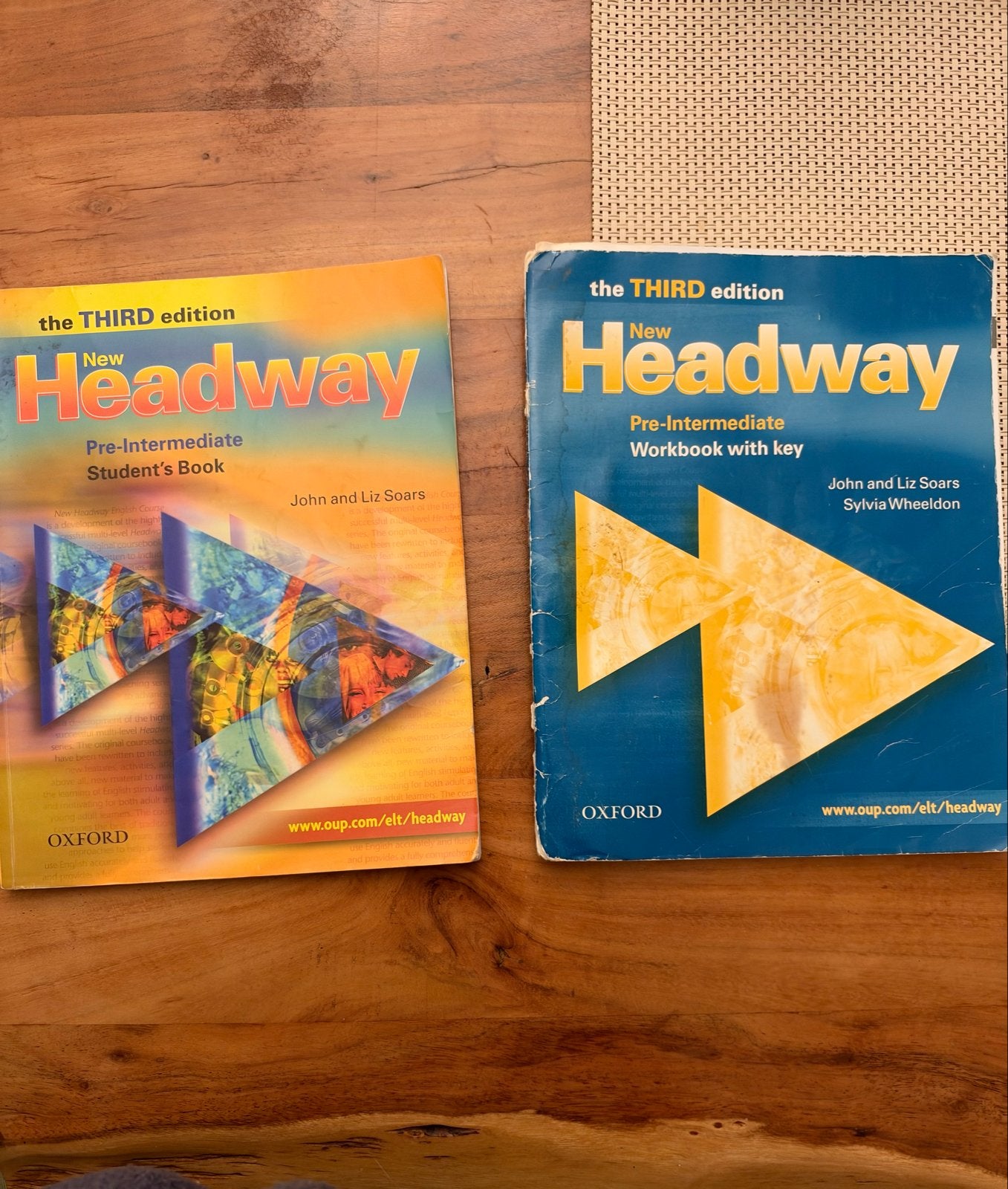 New Headway Pre-Intermediate Student's Book & Workbook, Ophalen of Verzenden, Alpha, Zo goed als nieuw, Overige niveaus