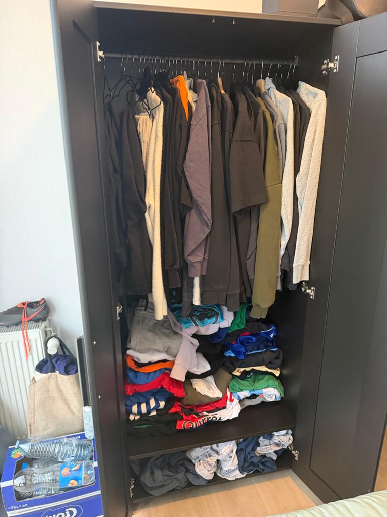 Garderobekast met spiegeldeur, donkergrijs, Huis en Inrichting, Kasten | Kledingkasten, Ophalen, Met plank(en), Gebruikt, 100 tot 150 cm