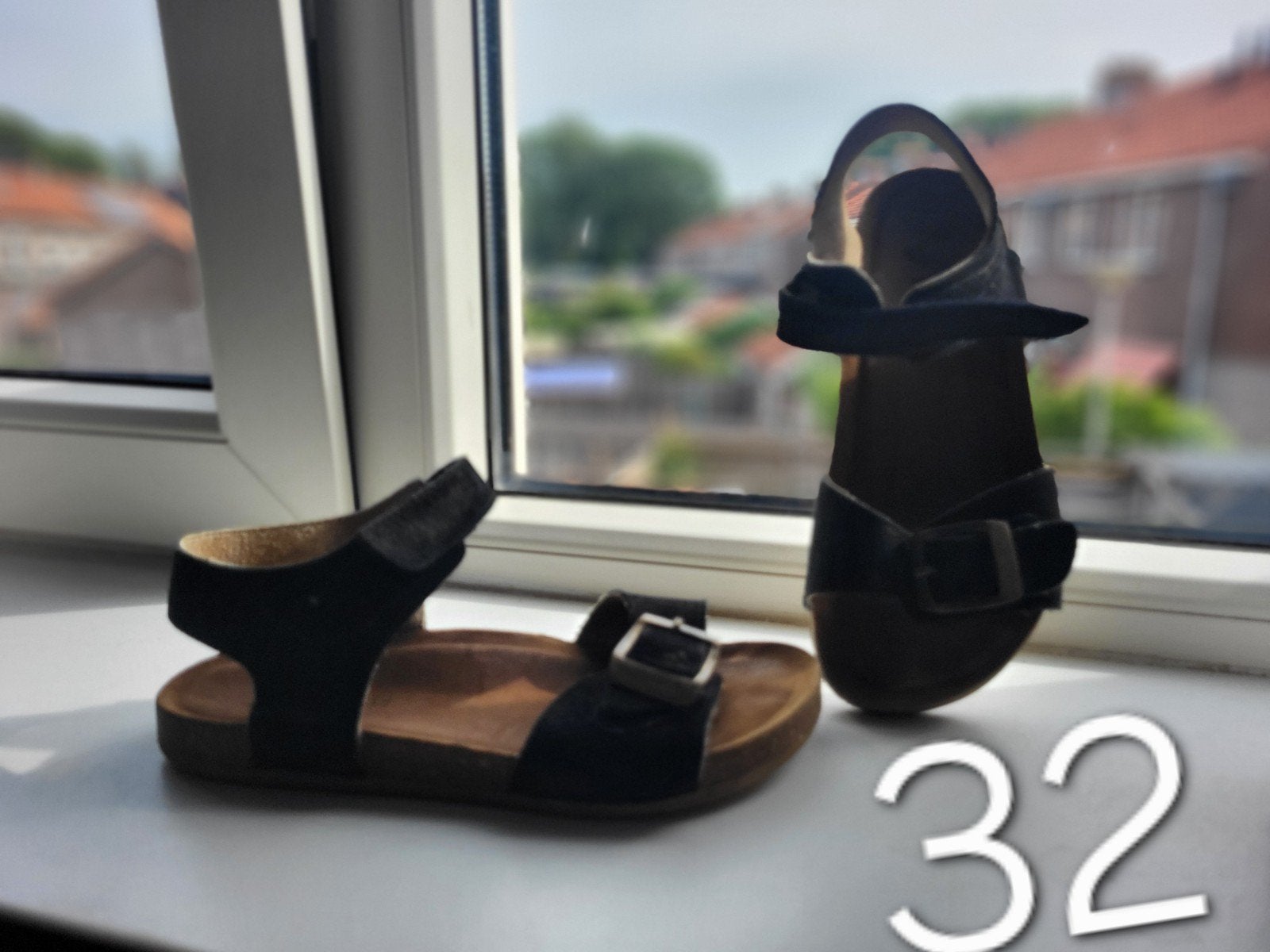 Zwarte sandalen maat 32 - unisex als nieuw! Birkenstock zara, Jongen of Meisje, Schoenen, Ophalen of Verzenden, Zo goed als nieuw