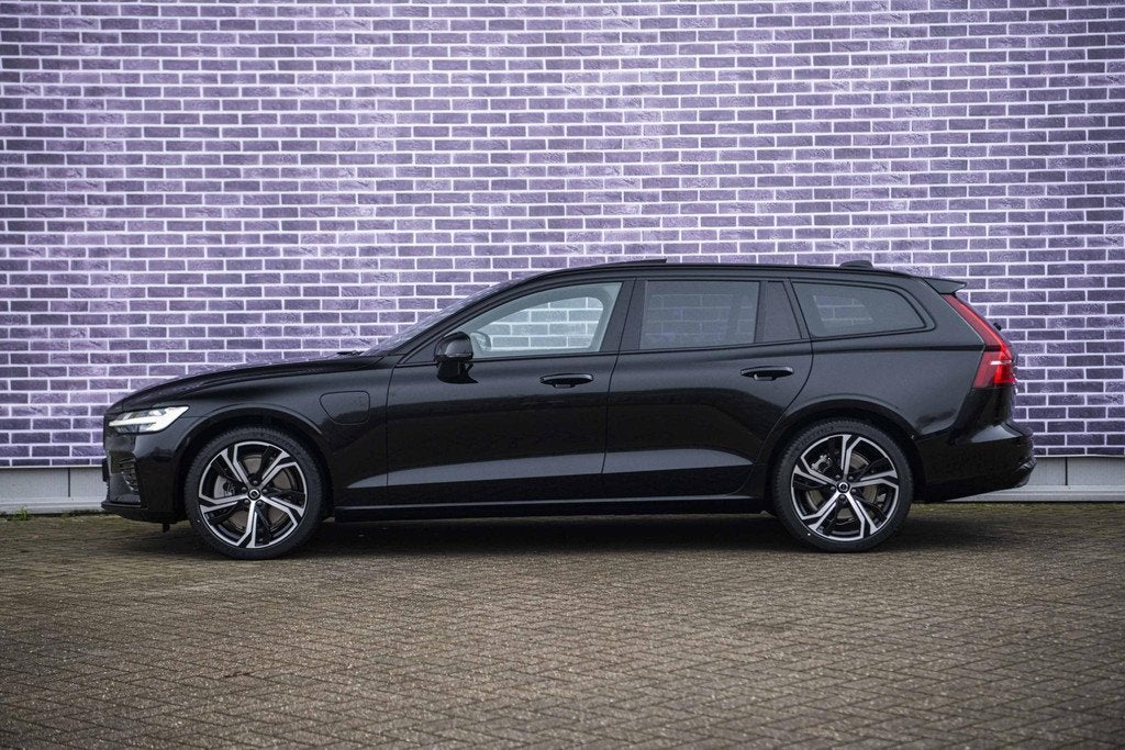 Volvo V60 T6 Plug-in hybrid AWD Ultra Dark | Google | Long R, Auto's, Volvo, Automaat, 12 maanden, Stof, Gebruikt