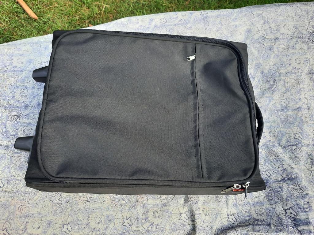 Zwart cabinekoffertje ( ik heb er 4), Trolleytas, 17 inch of meer, Nieuw, Ophalen of Verzenden