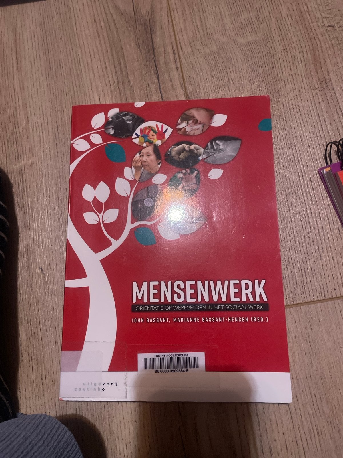 Mensenwerk: Oriëntatie op werkvelden in het sociaal werk, Boeken, Studieboeken en Cursussen, Ophalen of Verzenden, Gamma, Gelezen