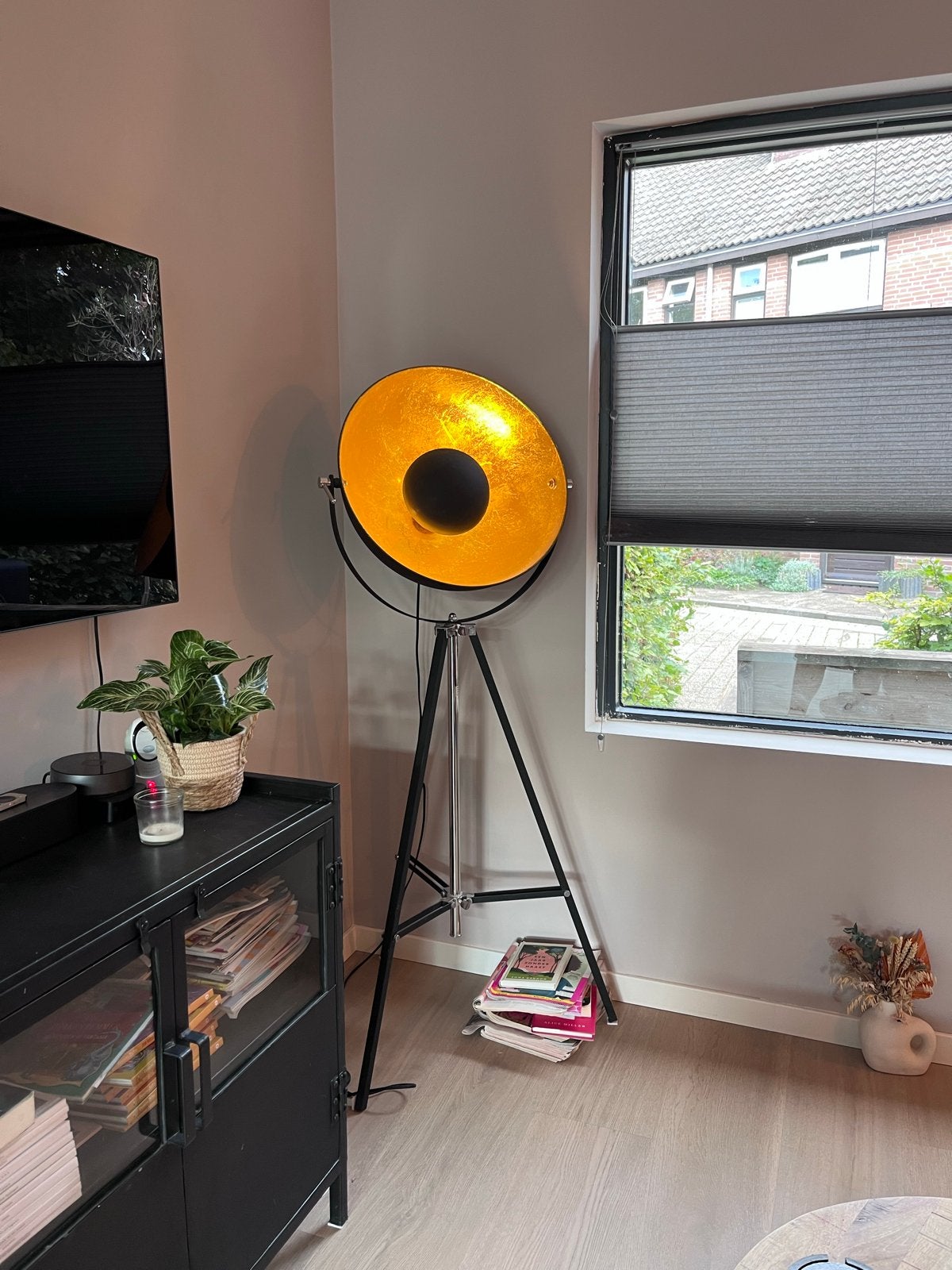 Stalen vloerlamp zwart/goud met warm licht, Ophalen, E27 (groot), Zo goed als nieuw, Metaal
