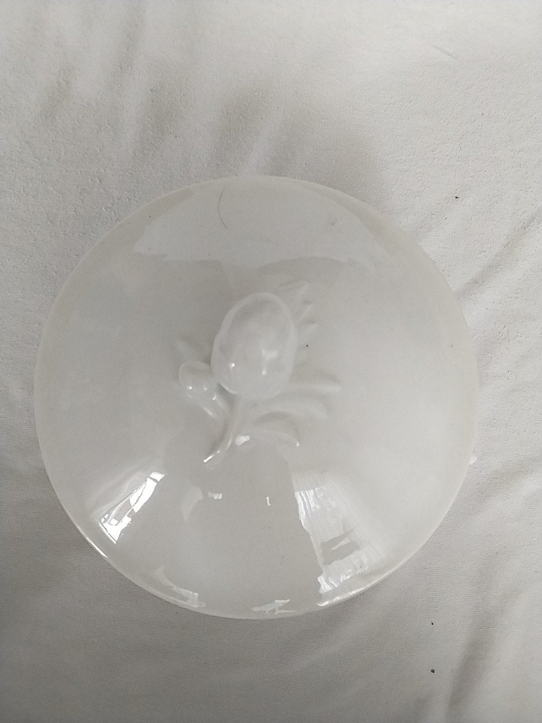 Witte porseleinen bonbonnière met bloemdecoratie, Ophalen of Verzenden