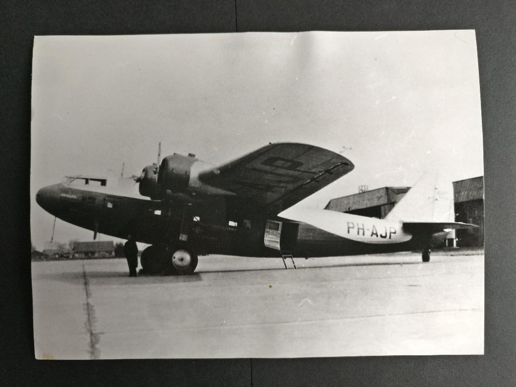 Foto van de KLM Fokker F.XXII de PH-AJP (F436), Verzamelen, Ophalen of Verzenden, Gebruikt, Kaart, Foto of Prent