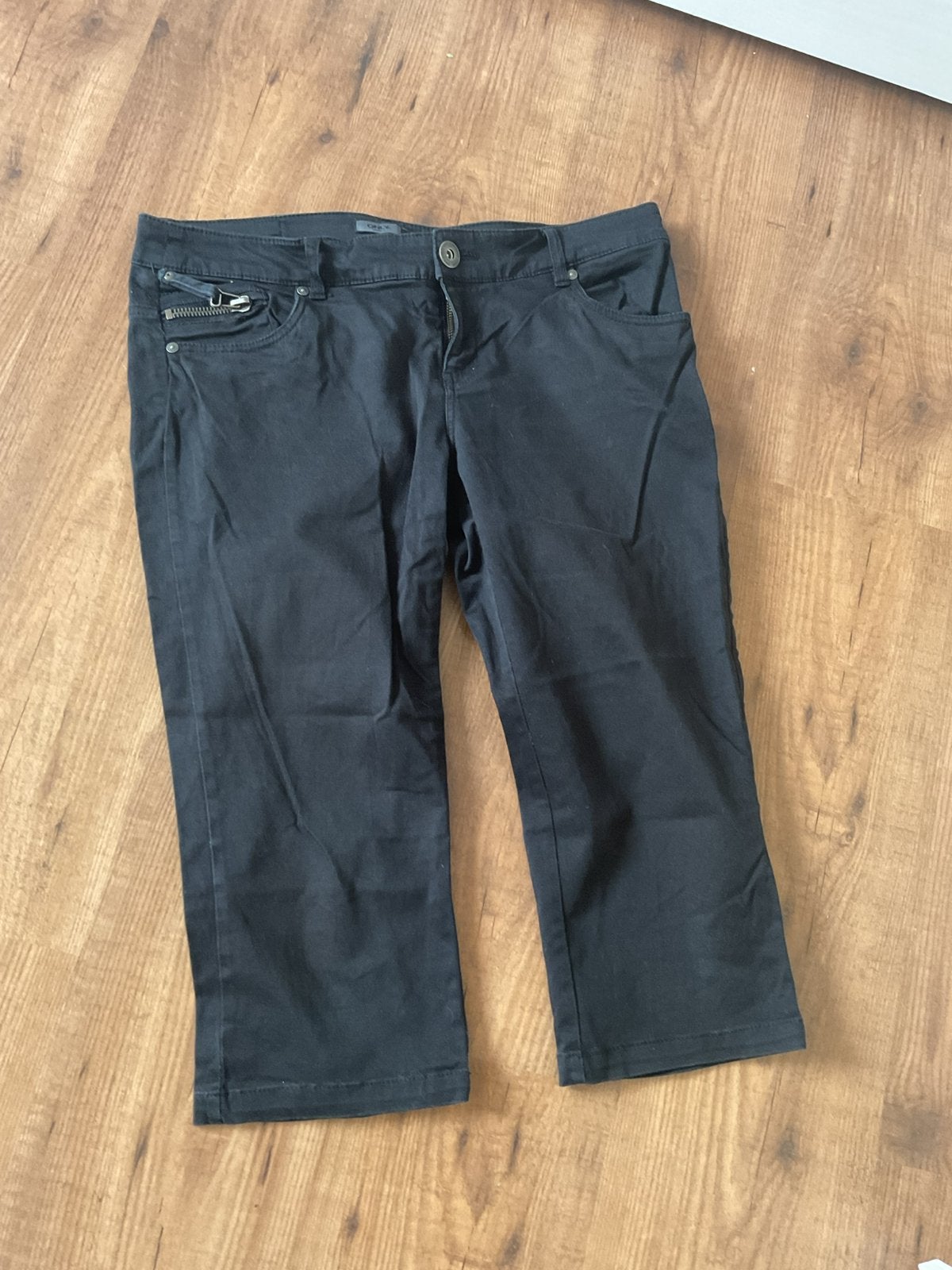 Mooie ONLY 3/4 jeans( Mt 42) zwart, Kleding | Dames, Kort, Zwart, Maat 42/44 (L), Ophalen of Verzenden