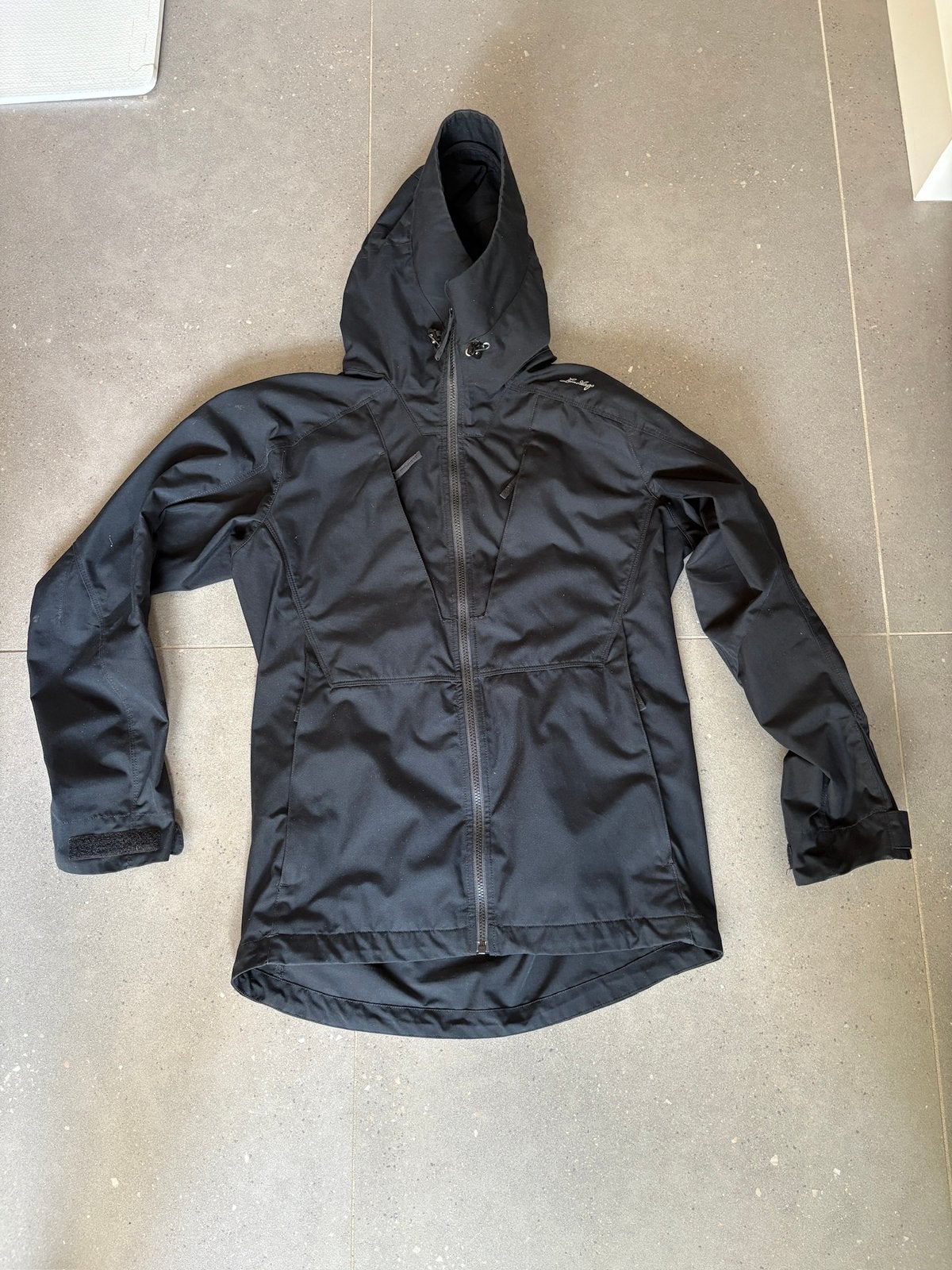 Lundhags habe jas zwart medium, Ophalen, Zo goed als nieuw, Maat 48/50 (M), Zwart