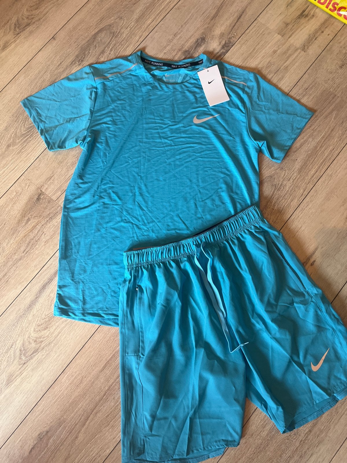 Nieuw Nike Miller Hardloop Set - Maat L, Maat 52/54 (L), Nieuw, Hardlopen of Fietsen, Verzenden