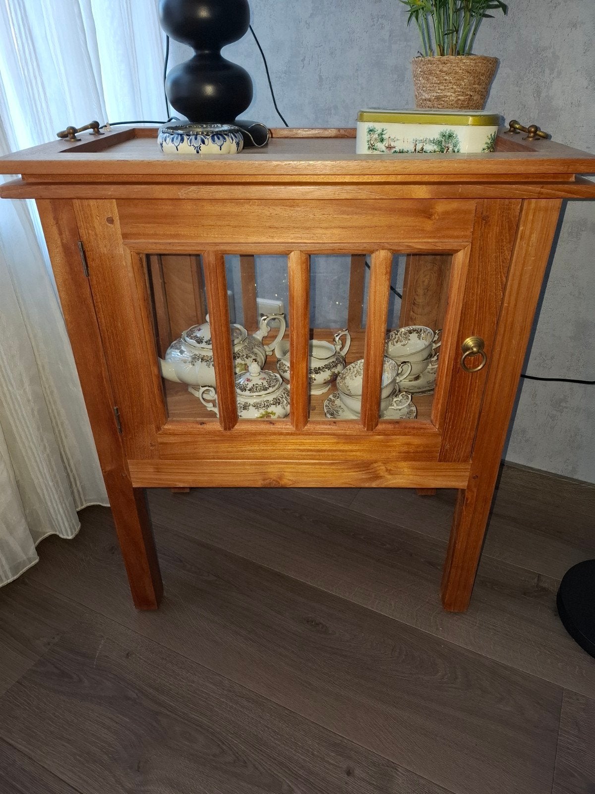 teakhouten  theekastje, Ophalen
