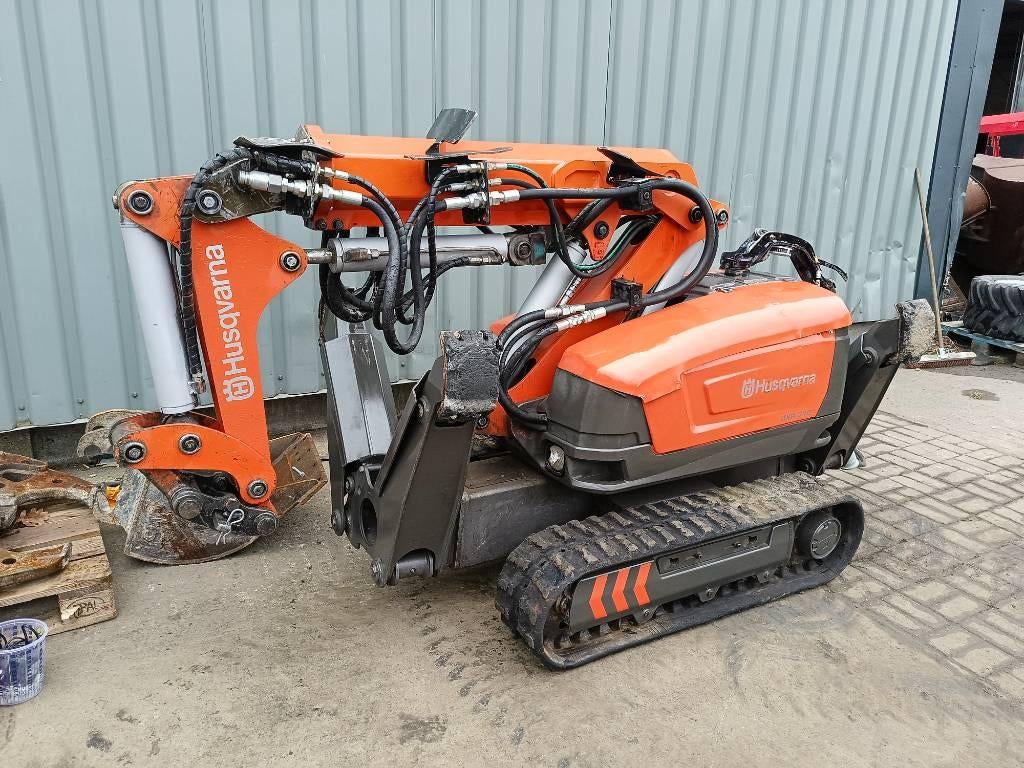 Husqvarna DXR 310 demolition robot remote excavator bagger, Graafmachine