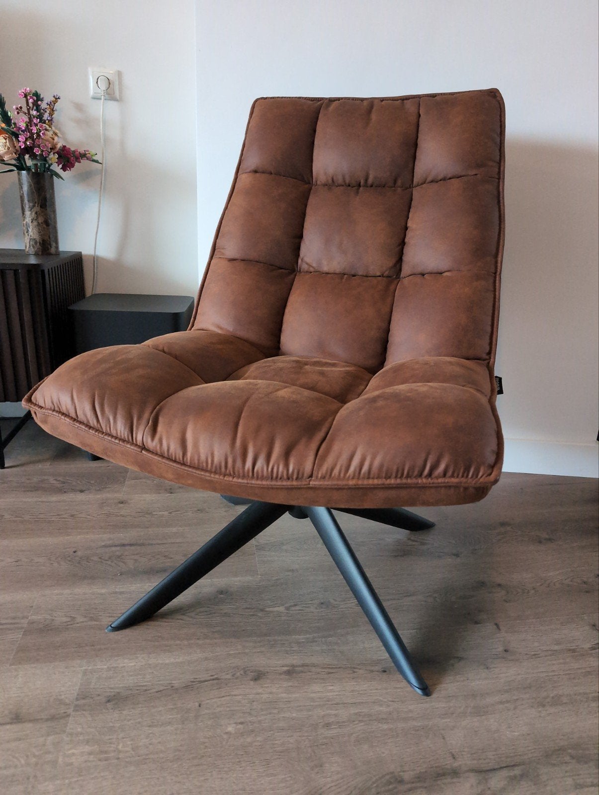 Woood Fauteuil Jouke - Comfortabele Bruine Stoel, Huis en Inrichting, Fauteuils, Ophalen, Zo goed als nieuw, Stof, Modern, Industrieel