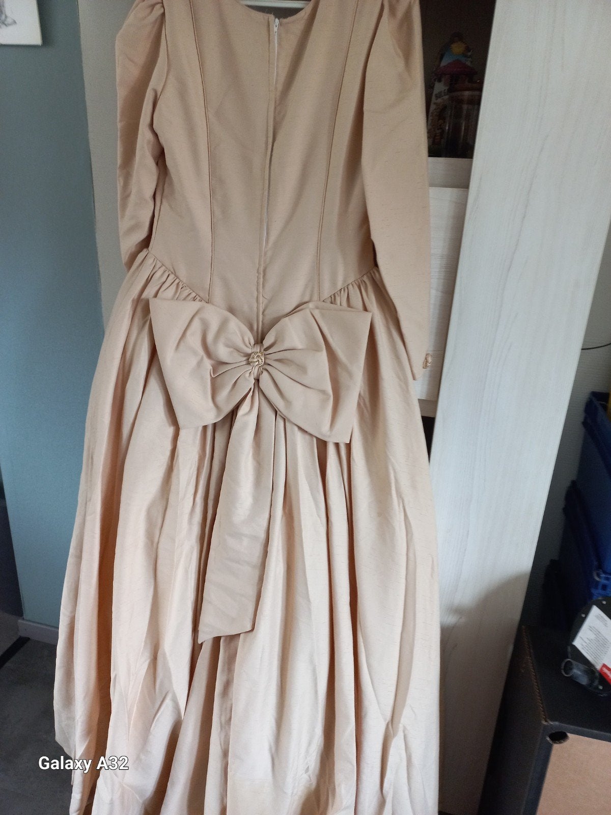 Elegante galajurk met strik - Maat M, Galajurk, Beige, Ophalen, Maat 38/40 (M)