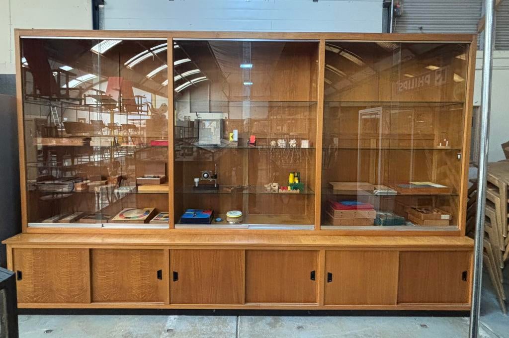 zeer grote vintage vitrinekast, Ophalen