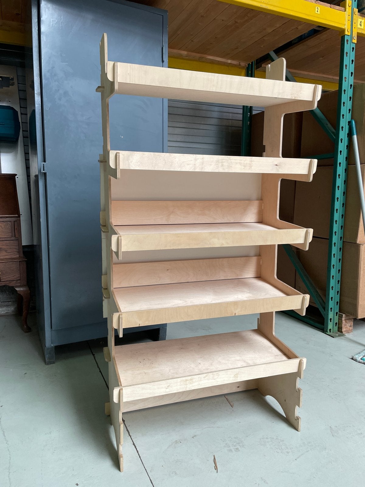 Houten displayrek met 5 planken, Ophalen, Gebruikt
