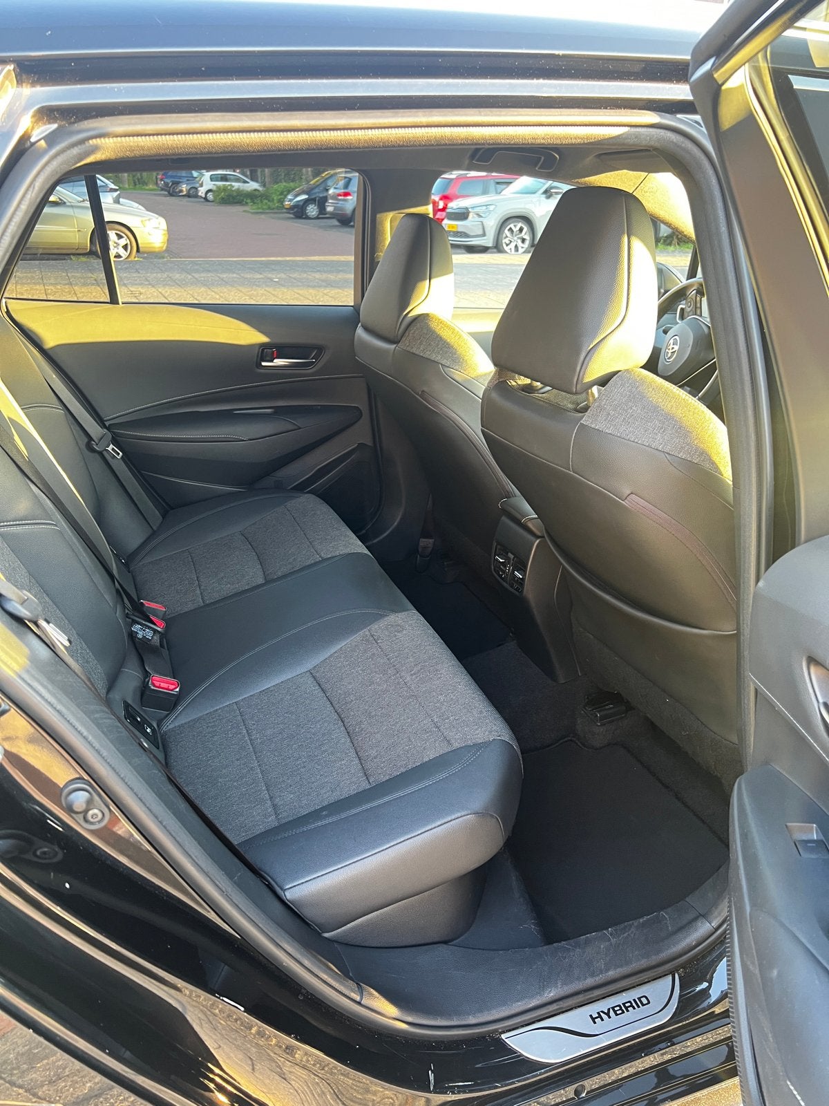 Foto 12 van Toyota Corolla TS 1.8 Hybrid 122pk CVT 2021 Zwart