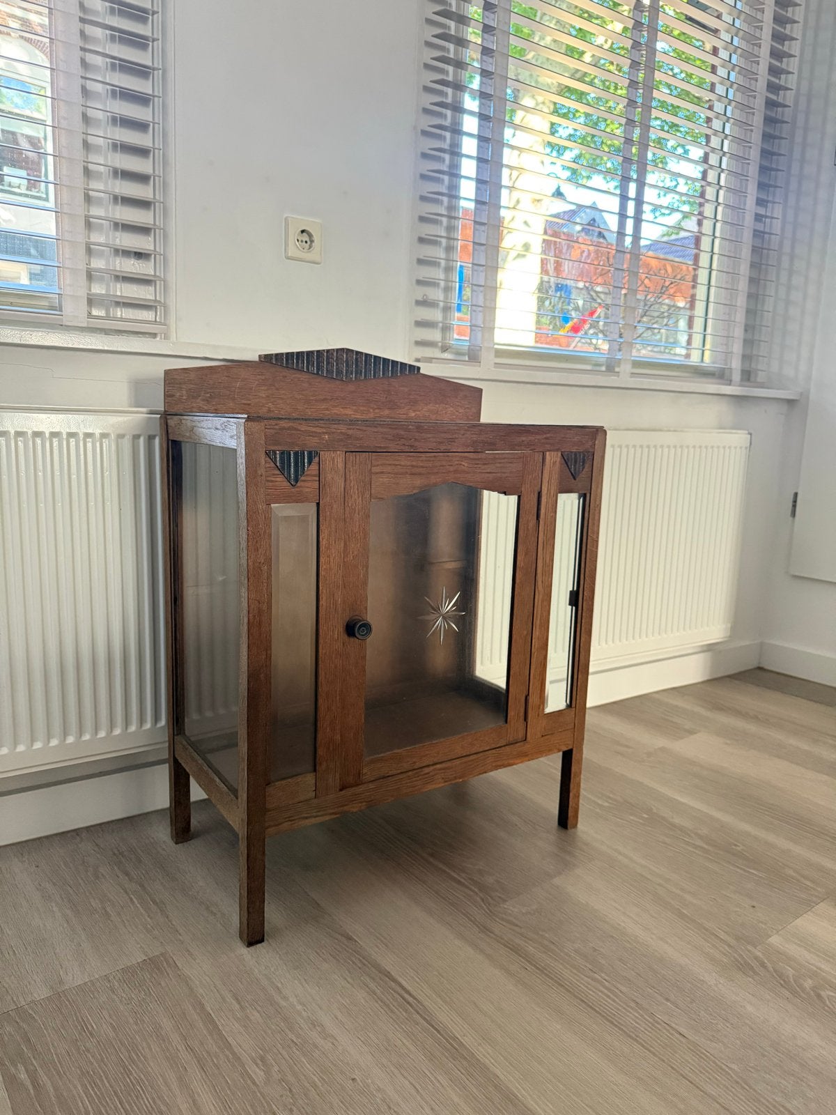 Art Deco / Amsterdamse School Vitrinekast Eikenhout, Ophalen