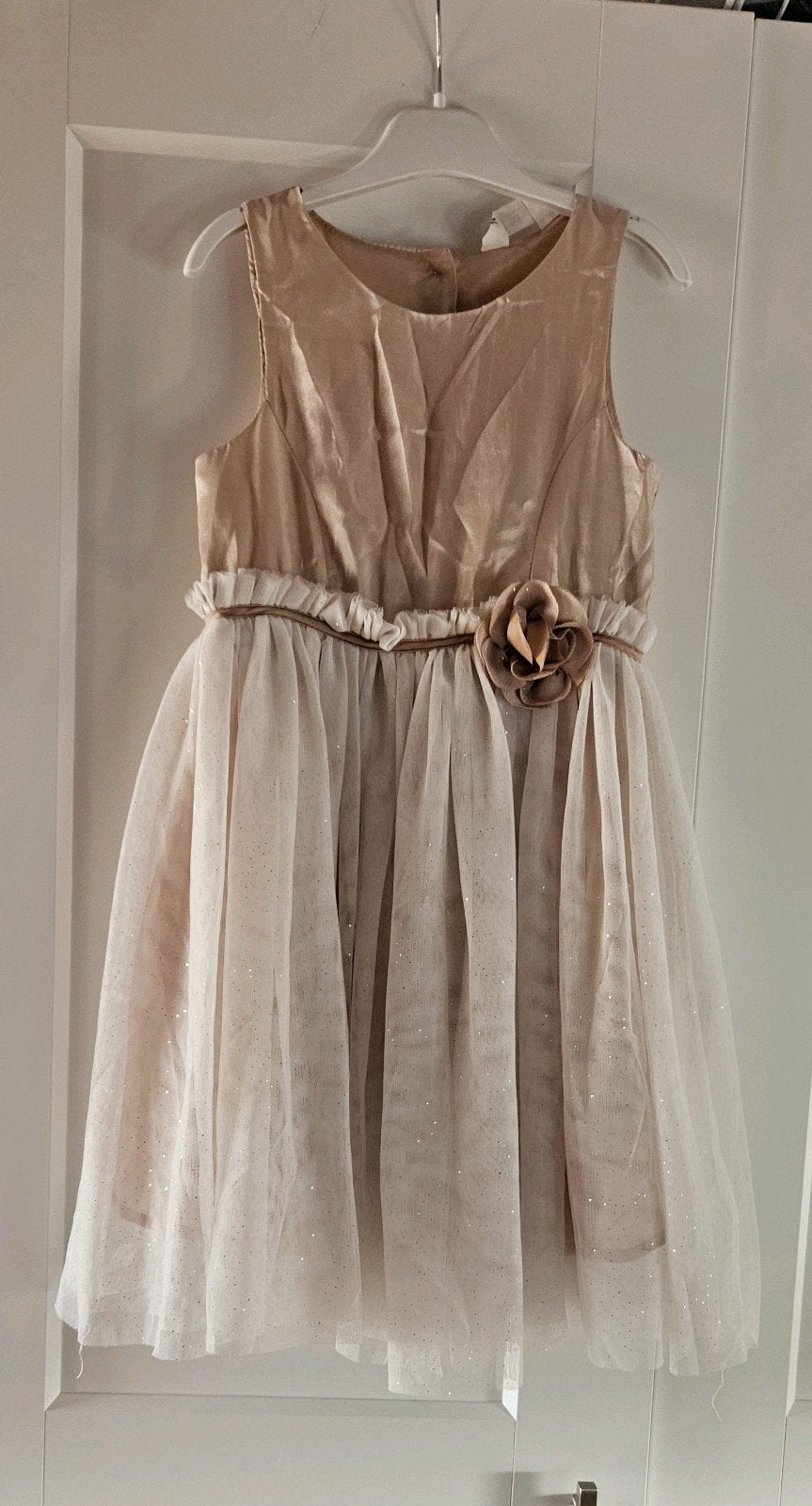 Beige glitter jurk maat 122, Kinderen en Baby's, Ophalen of Verzenden, Zo goed als nieuw, Meisje, Jurk of Rok