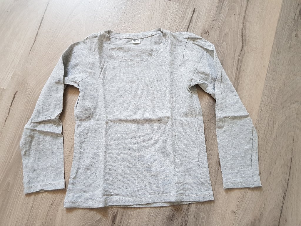 Trui / Basic maat 122 / 128 jongen / meisje, Ophalen of Verzenden, Zo goed als nieuw, Jongen of Meisje, Trui of Vest