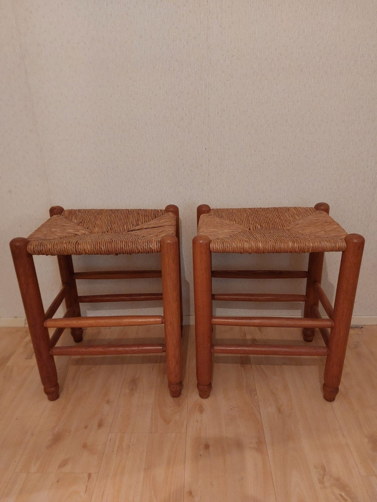 Vintage retro houten krukjes handgevlochten, Ophalen, Huis en Inrichting