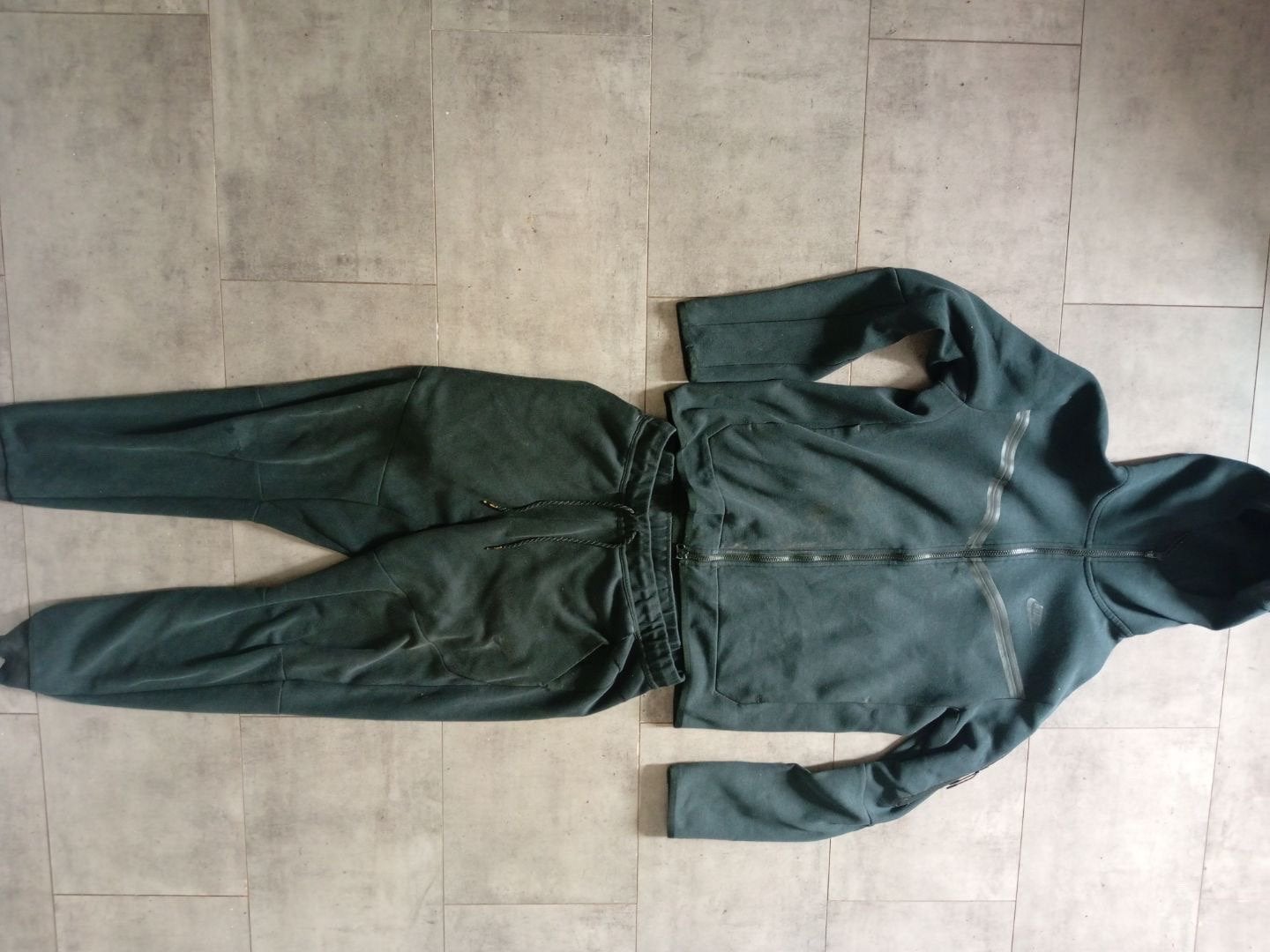 Nike Tech Fleece Trainingspak - zwart maat M, Maat 48/50 (M), Ophalen of Verzenden, Gedragen, Groen